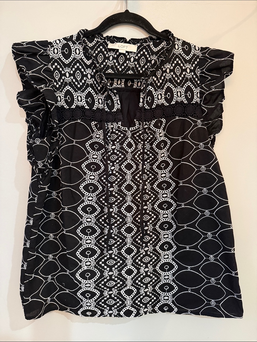 LOFT Black & White Lined Embroidered Ruffle Sleeve top cotton medium